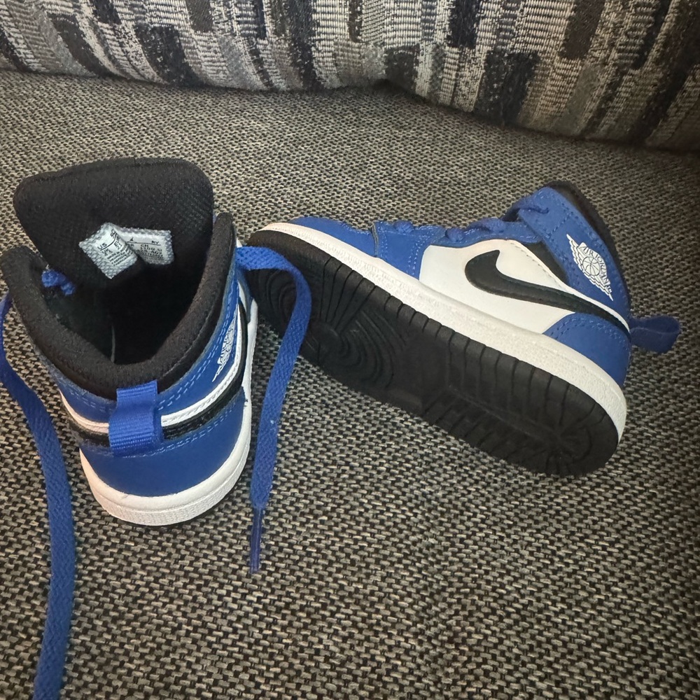 Jordan AJ 1 Mid (toddler) - Picture 4 of 6